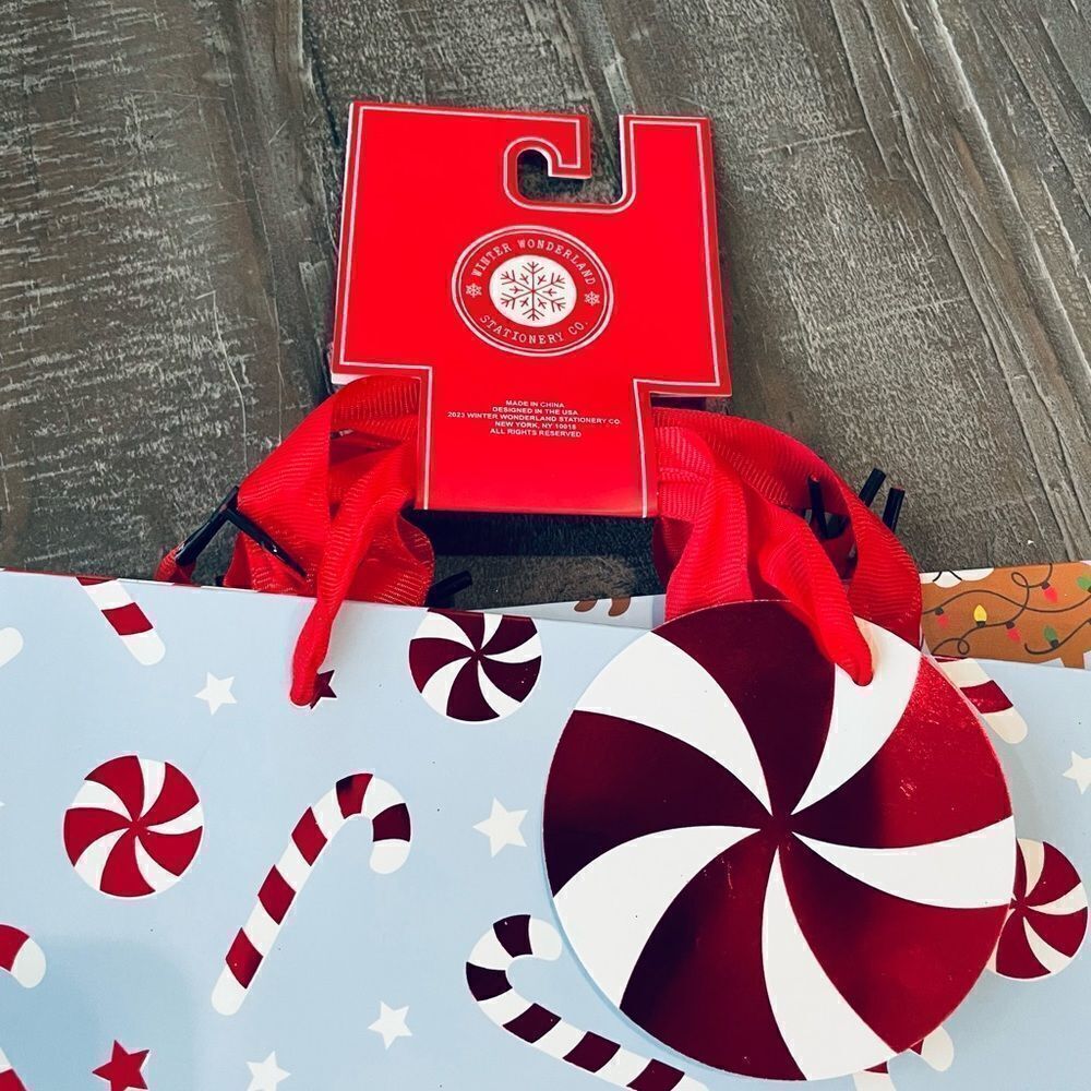 Christmas Dogs Happy Howlidays Gift Bags 4-pc Set - Picture 4 of 4